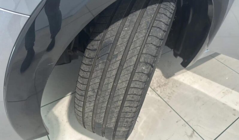 
								PEUGEOT E-208 full									