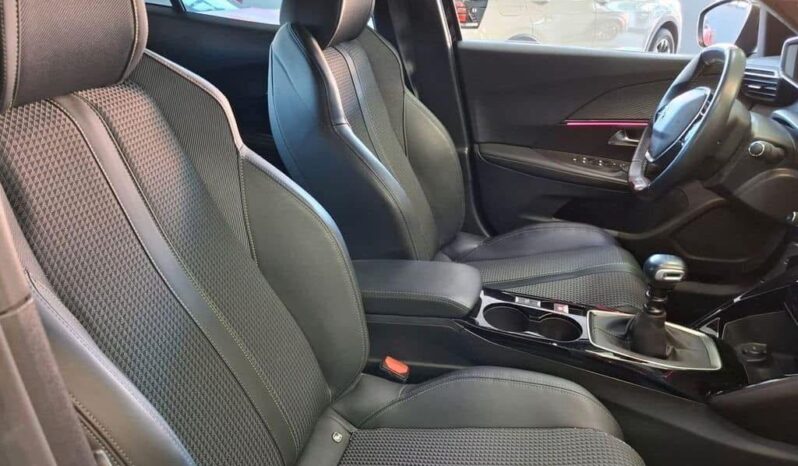 
								Peugeot 2008 full									