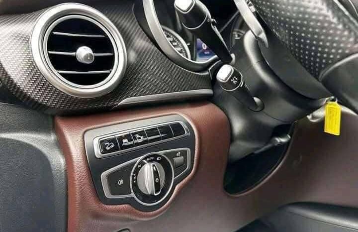 
								Mercedes-Benz V 250d AMG 4MATIC full									