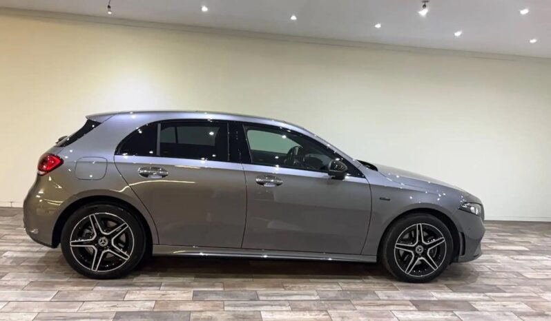 
								Mercedes Classe A 250 e 8G-DCT AMG Line full									