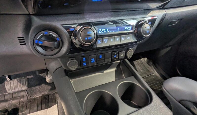 
								Toyota Hilux Invincible. full									