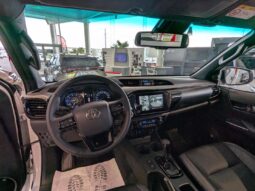 
										Toyota Hilux Invincible. full									