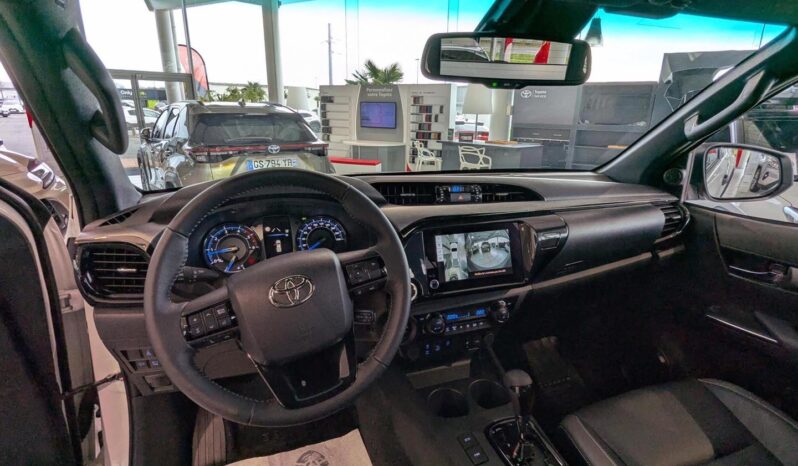 
								Toyota Hilux Invincible. full									