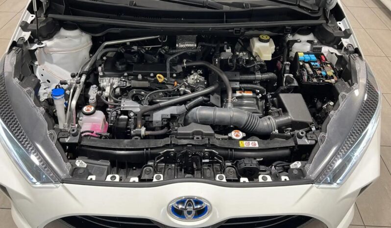 
								Toyota Yaris Hybride full									