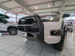 
										Toyota Hilux Invincible. full									
