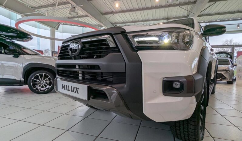 
								Toyota Hilux Invincible. full									