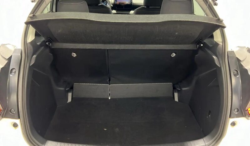 
								Toyota Yaris Hybride full									
