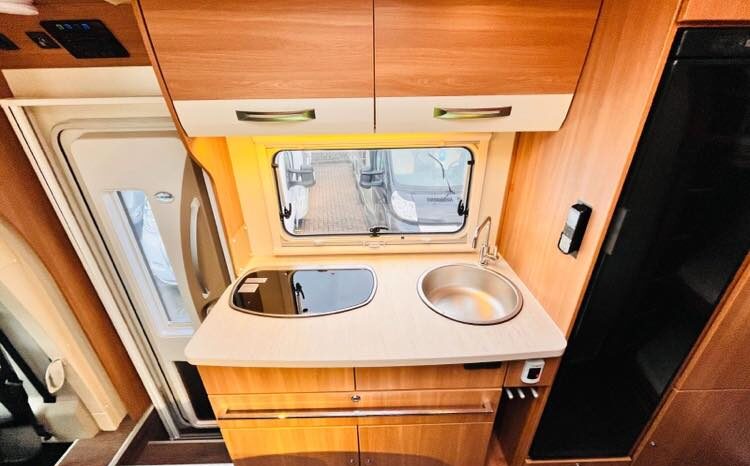 
								EURA MOBIL ACTIVA ONE 650 VB AUTOMATIQUE full									