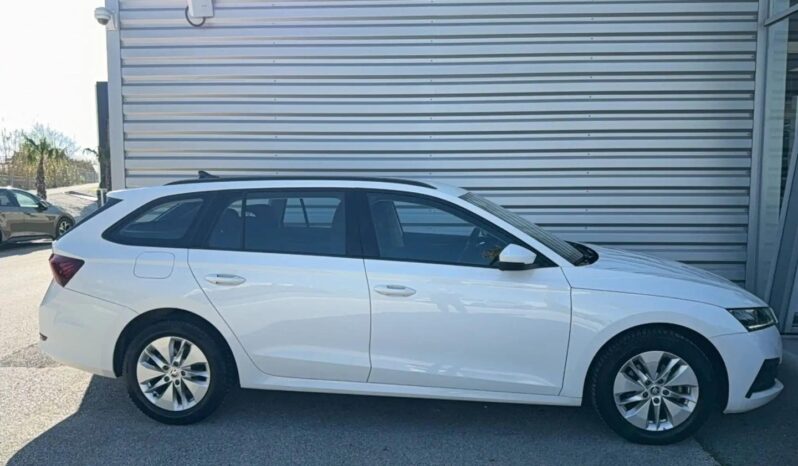 
								SKODA OCTAVIA full									