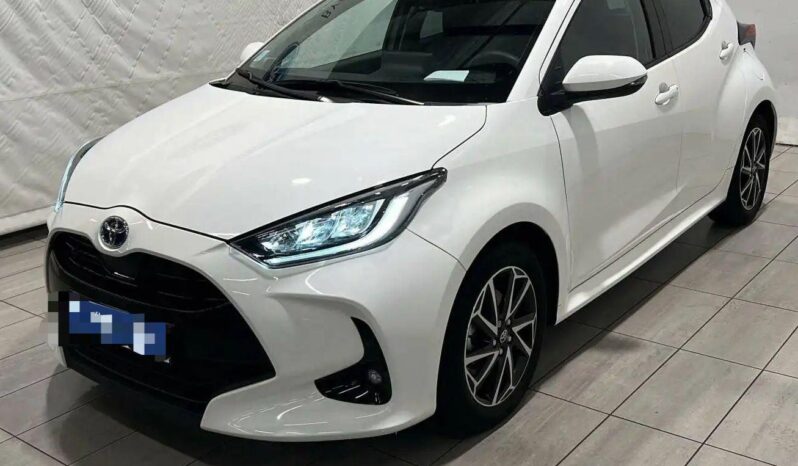 
								Toyota Yaris Hybride full									