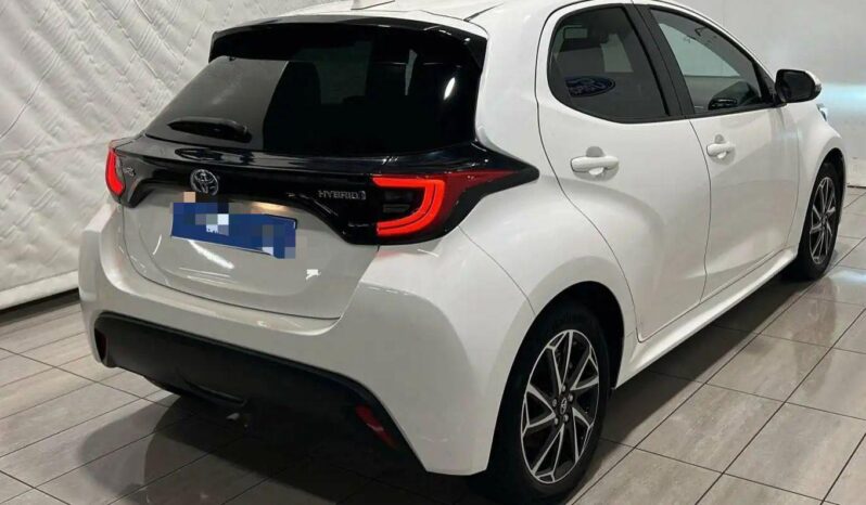 
								Toyota Yaris Hybride full									