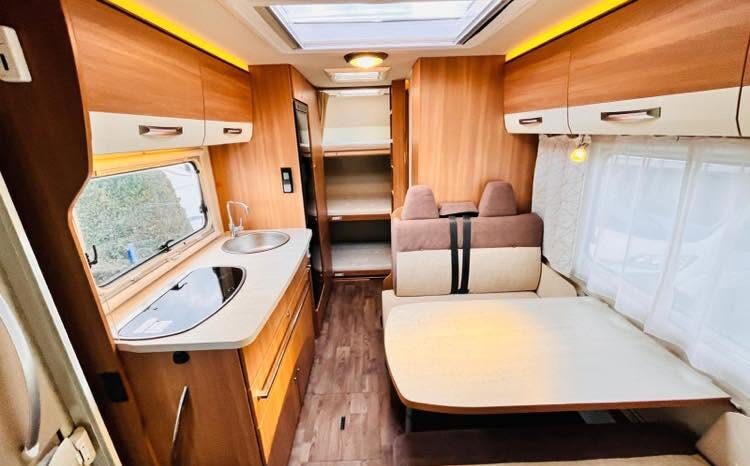 
								EURA MOBIL ACTIVA ONE 650 VB AUTOMATIQUE full									
