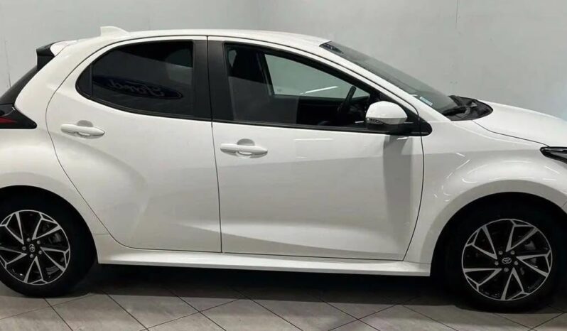 
								Toyota Yaris Hybride full									