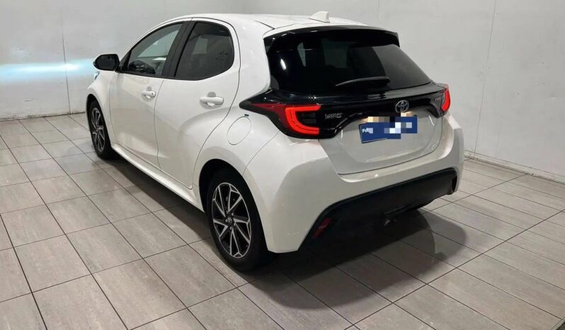 
								Toyota Yaris Hybride full									