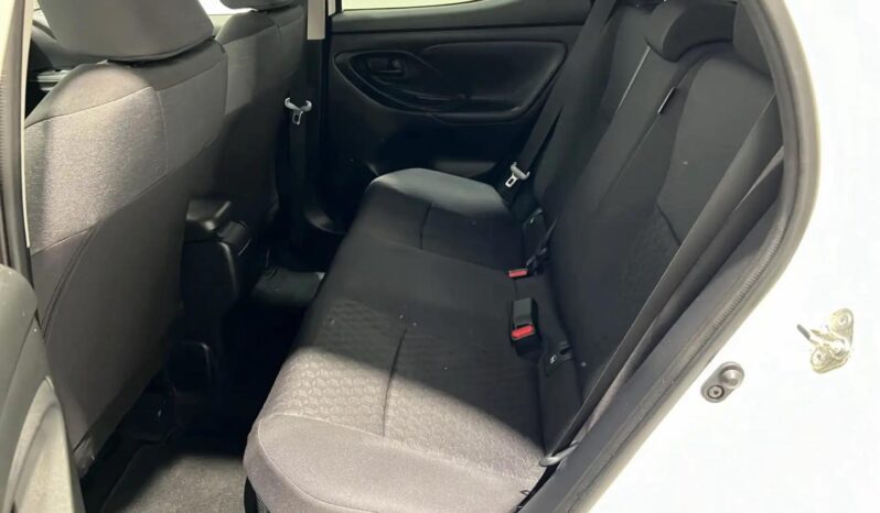 
								Toyota Yaris Hybride full									