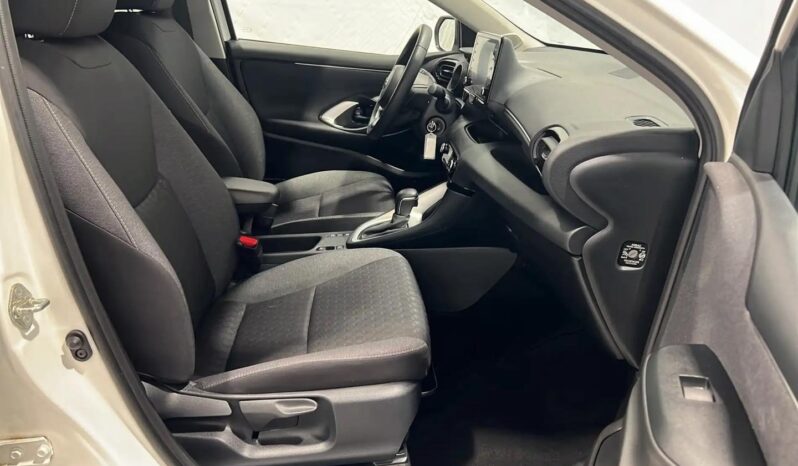 
								Toyota Yaris Hybride full									