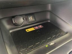 
										Toyota RAV4 Hybride full									