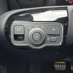 
										Mercedes-Benz Classe A 180 d 8G-DCT AMG Line full									