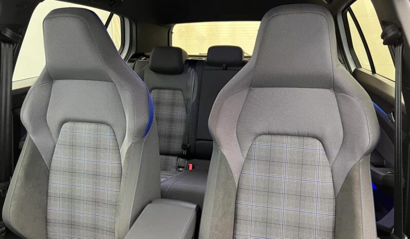 
								Volkswagen Golf GTE 1.4 eHybrid OPF 245 DSG6 full									