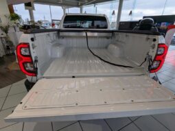 
										Toyota Hilux Invincible. full									