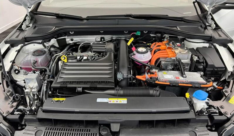 
								Volkswagen Golf GTE 1.4 eHybrid OPF 245 DSG6 full									