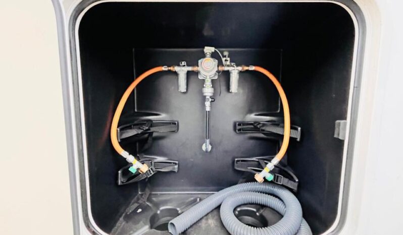 
								EURA MOBIL ACTIVA ONE 650 VB AUTOMATIQUE full									