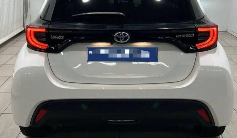 
								Toyota Yaris Hybride full									