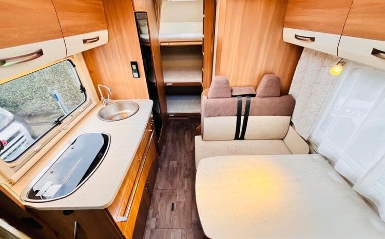 
								EURA MOBIL ACTIVA ONE 650 VB AUTOMATIQUE full									