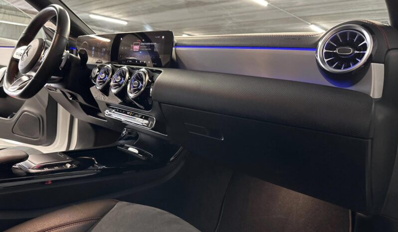 
								MERCEDES CLASSE CLA Coupé 250 e 8G-DCT AMG LINE full									