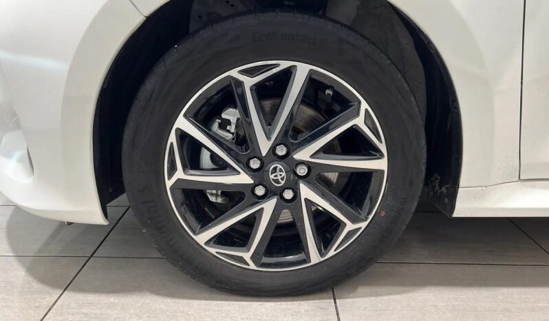 
								Toyota Yaris Hybride full									