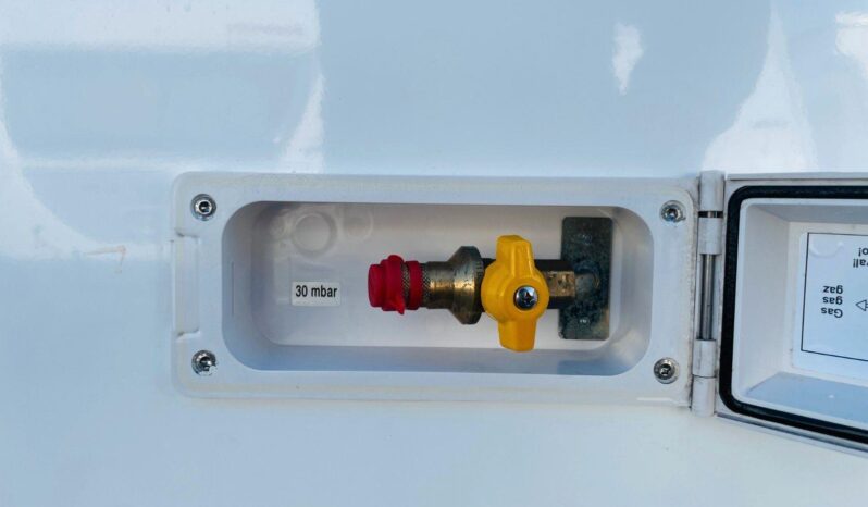 
								Eura Mobil Integra Line 695 EB full									