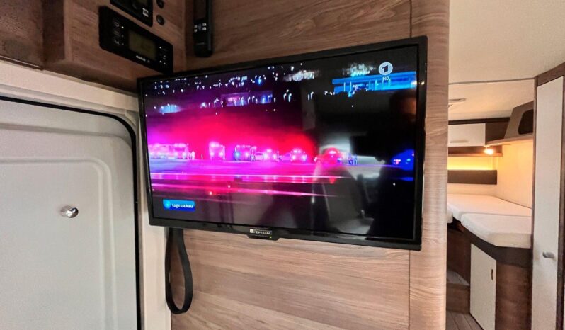 
								KNAUS L!VE WAVE T 700 MEG full									