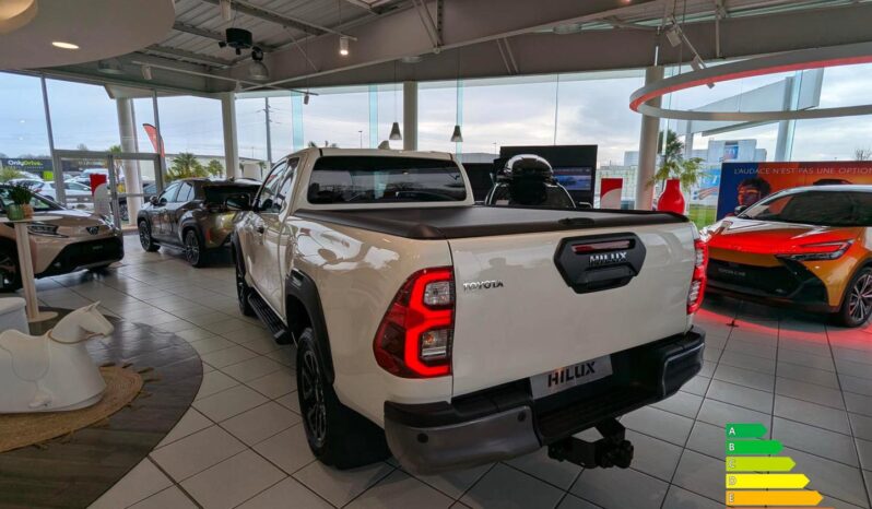 
								Toyota Hilux Invincible. full									